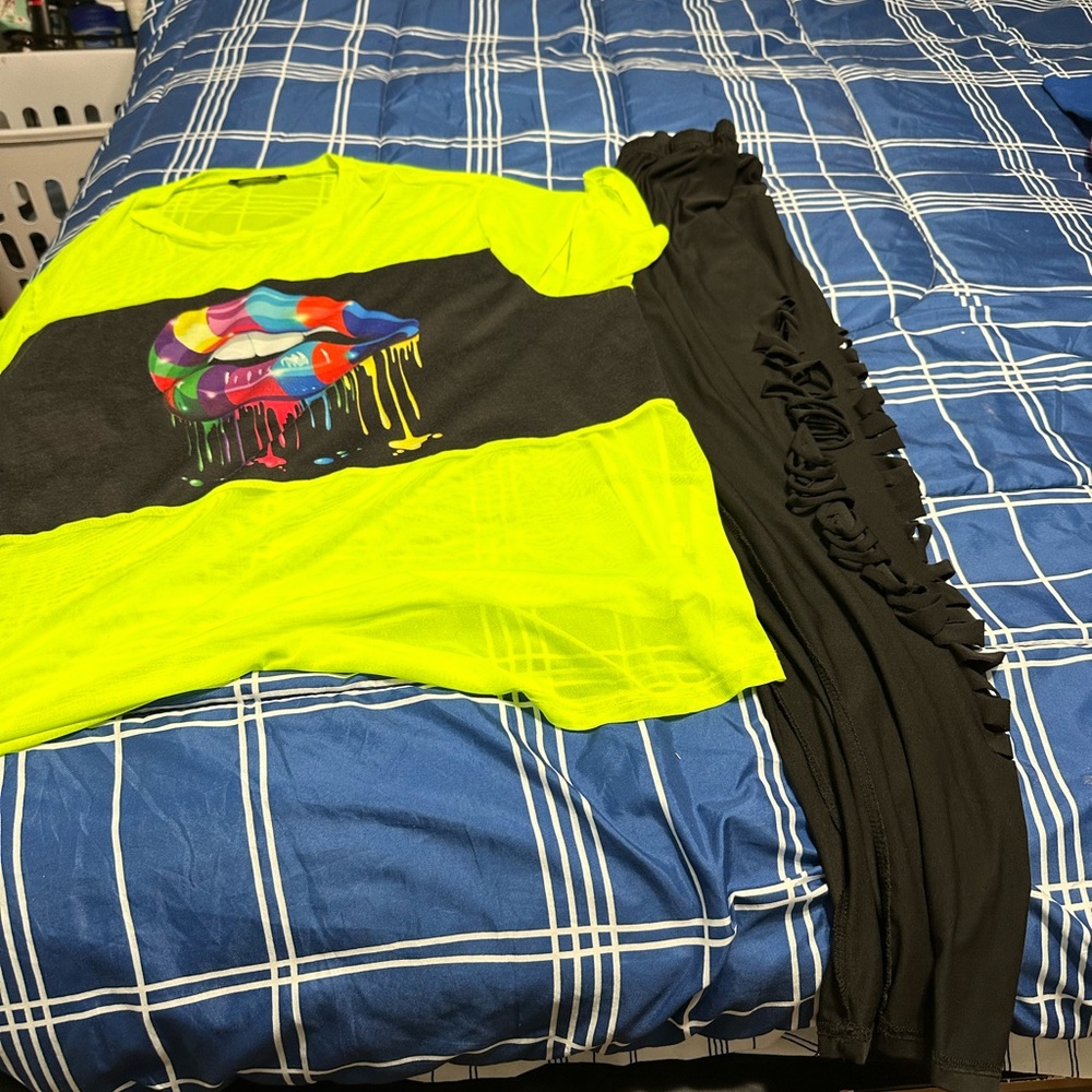 2 piece plus size outfit 2xl came from SHEIN worn once asking for $25 paid $30